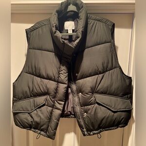 NWOT H&M puffer vest, size XL.